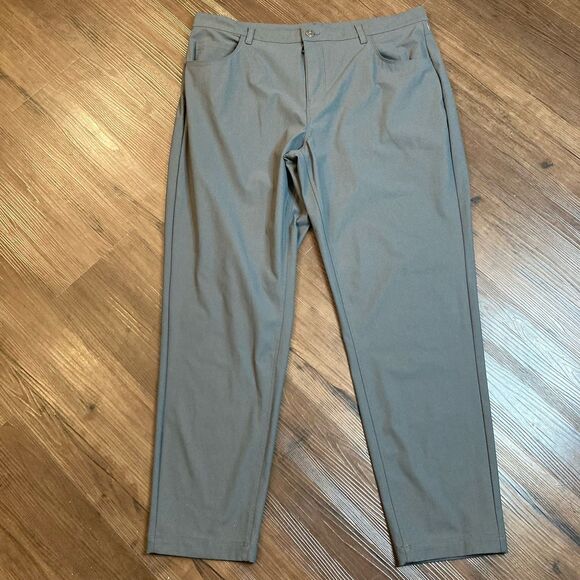 Fabletics Pants Men’s Size 38x29 Light Grey Stretch Gym Athleisure Flat Front - Picture 1 of 13